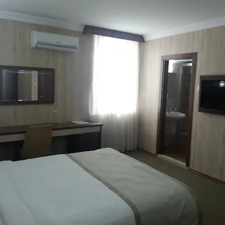 Otel Hosta 3*
